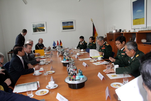 ຄະນະຜູ້ແທນ ການທະຫານຂັ້ນສູງ ຫວຽດນາມຢ້ຽມຢາມ ເຢຍລະມັນ